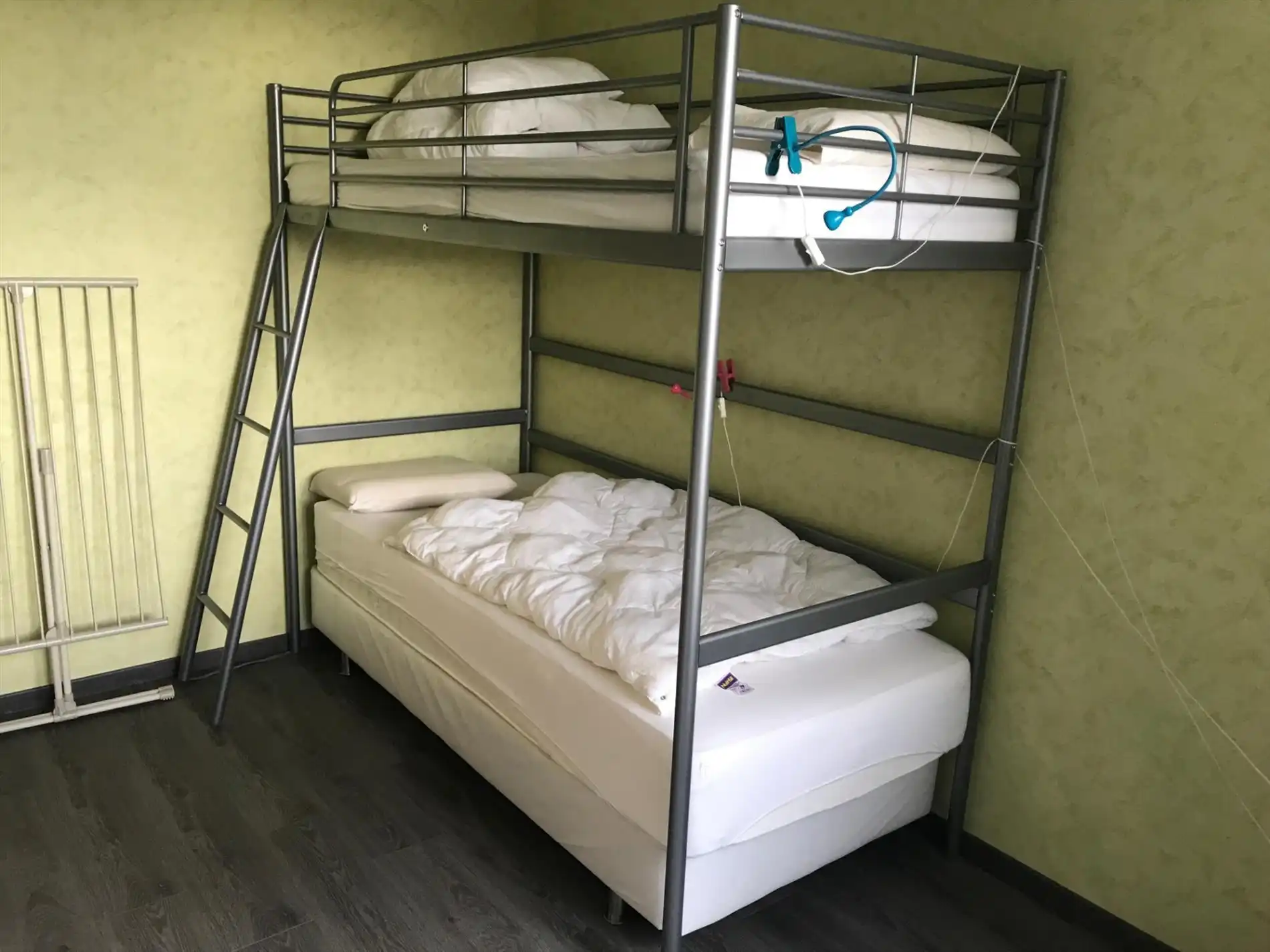 Lichtrijk, niet gemeubeld 2-slaapkamerappartement met zicht op jachthaven. foto 6