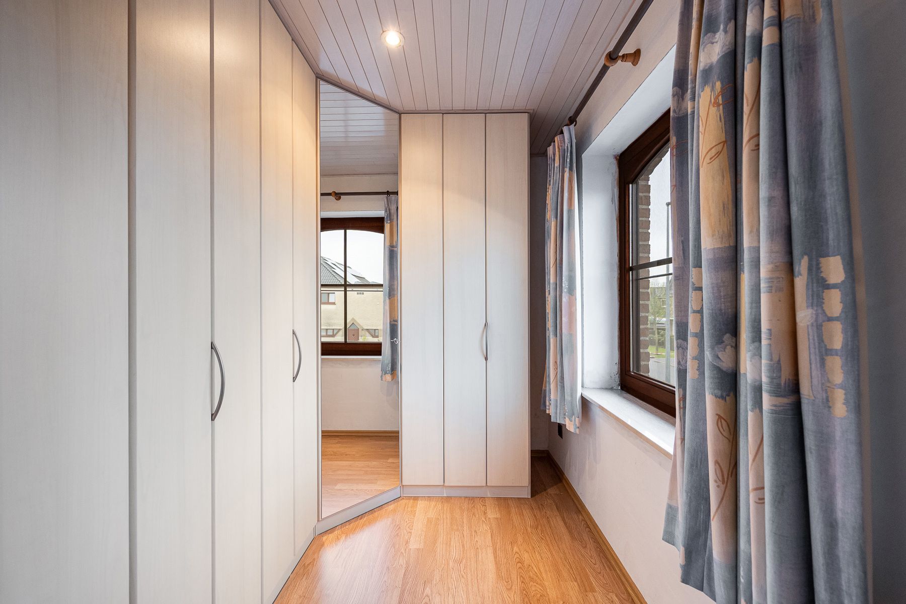 Woning met 2 slaapkamers en garage op 557 m2 grond foto 25