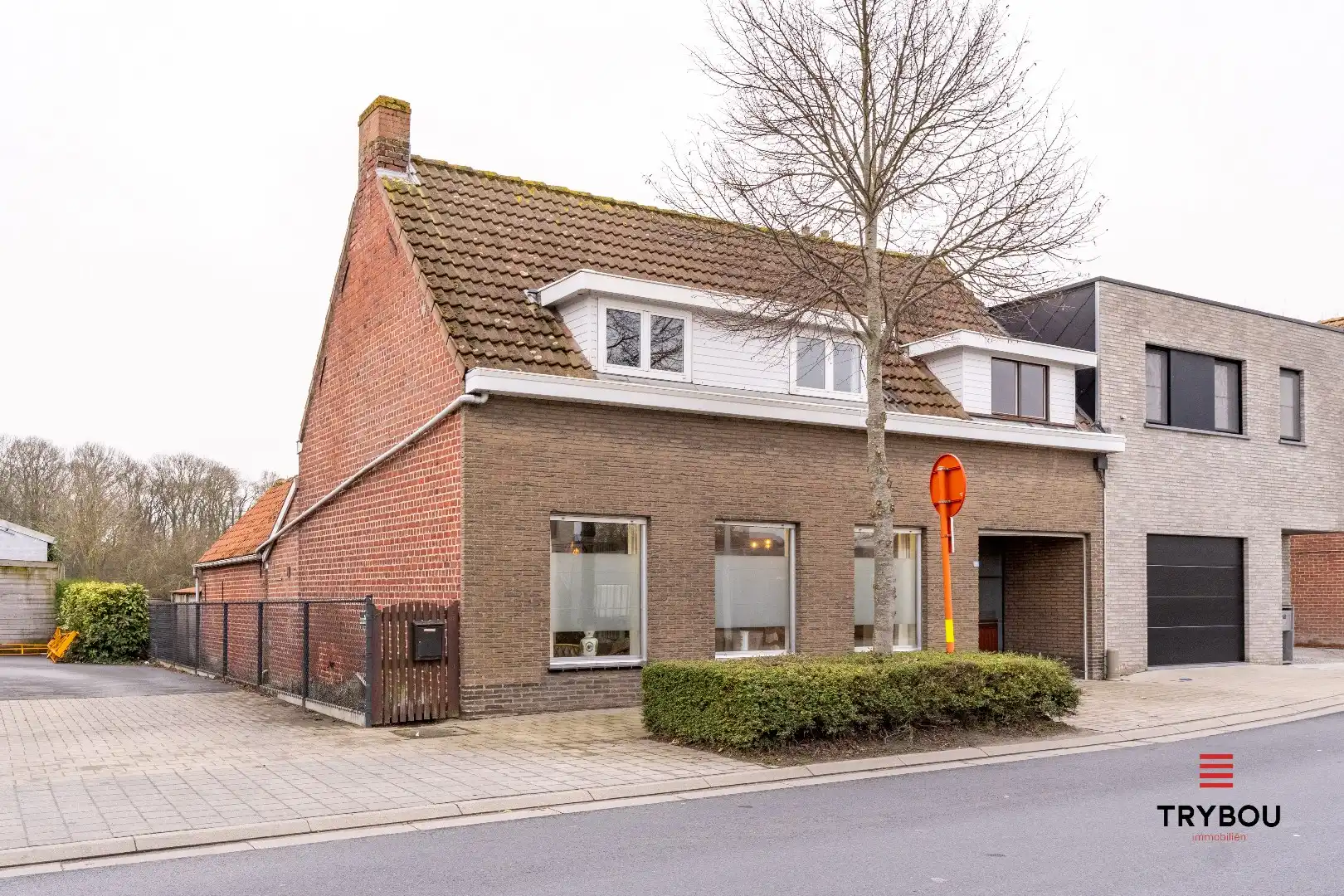 Hoofdfoto van de publicatie: Te koop ; groot perceel, 1126 vierkante meter, met woning te Houthulst