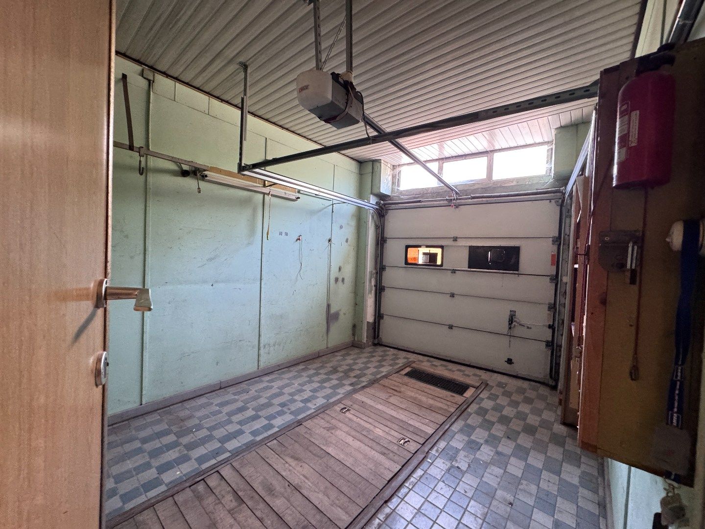 Zeer ruime te renoveren rijwoning met 4 bouwlagen.  foto 8