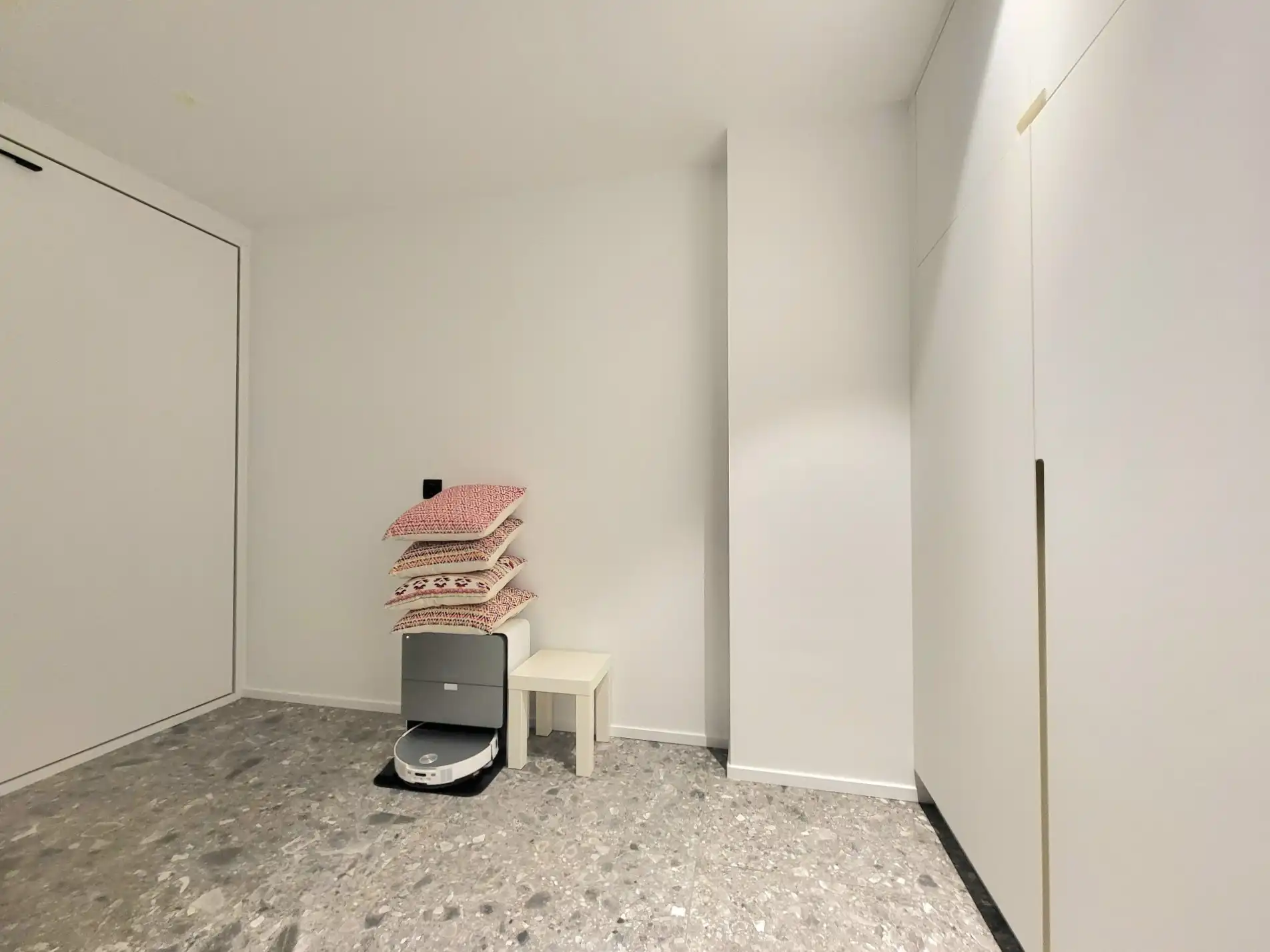 Prachtig gerenoveerd 3 slaapkamer appartement op de Zeedijk van Oostduinkerke te koop foto 12