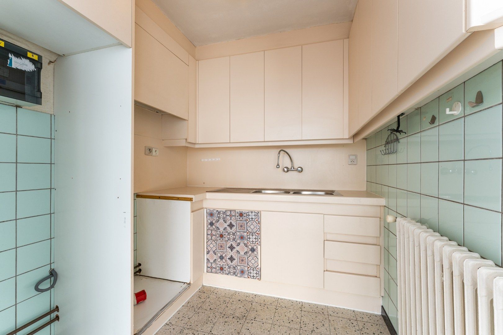 Te renoveren 1-slaapkamerappartement met uitzicht foto 5