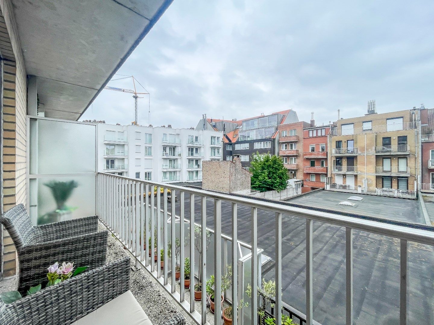 Aangenaam appartement gelegen  wandelafstand van de Zeedijk en de Dumortierlaan. garage te koop foto 18