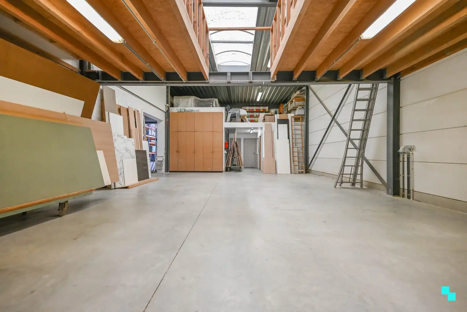 Gunstig gelegen werkplaats / magazijn met bureel en diverse parkeergelegenheid foto 19