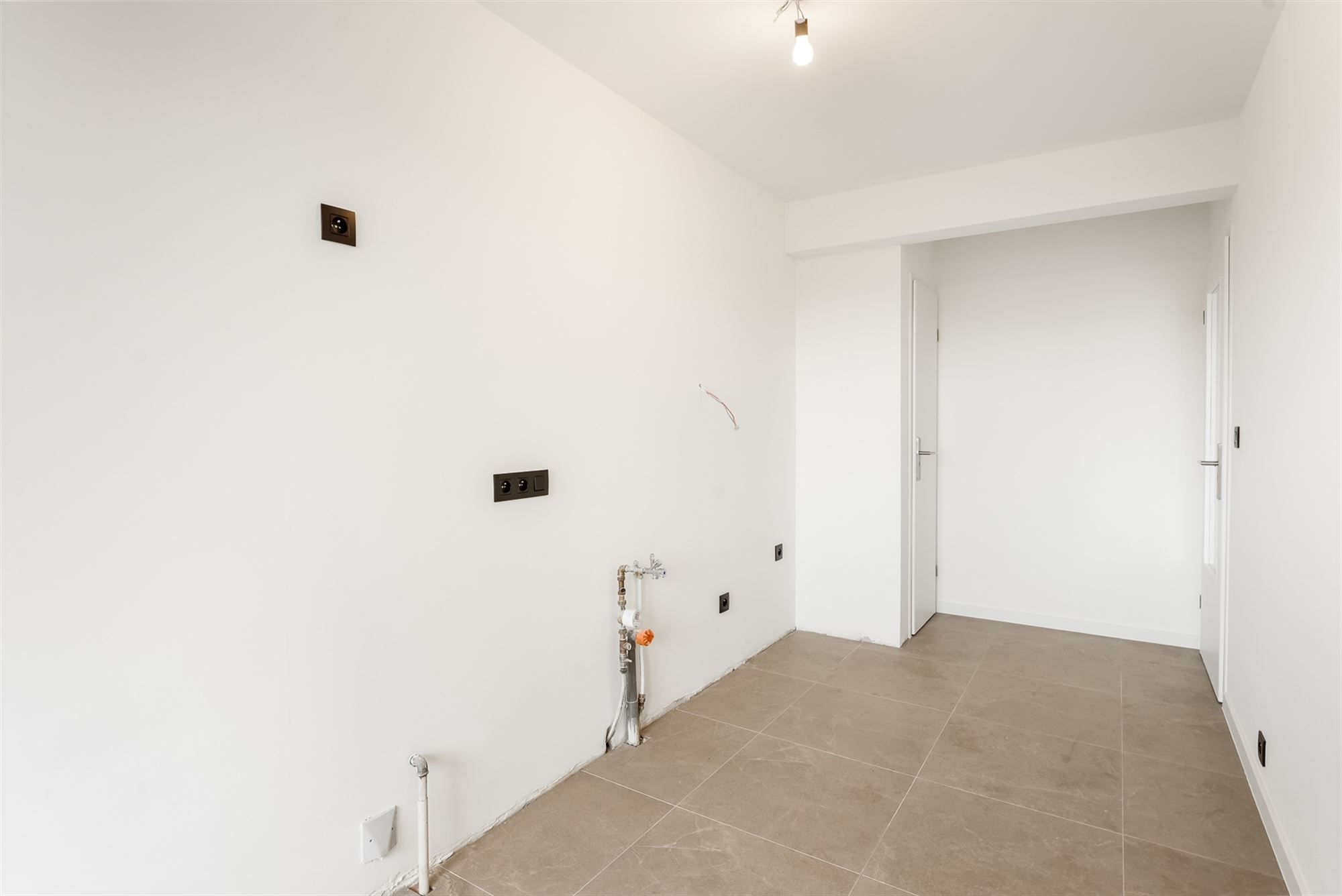 INSTAPKLAAR EN VERNIEUWD 1 SLAAPKAMER APPARTEMENT OP WANDELAFSTAND VAN HET CENTRUM foto 17