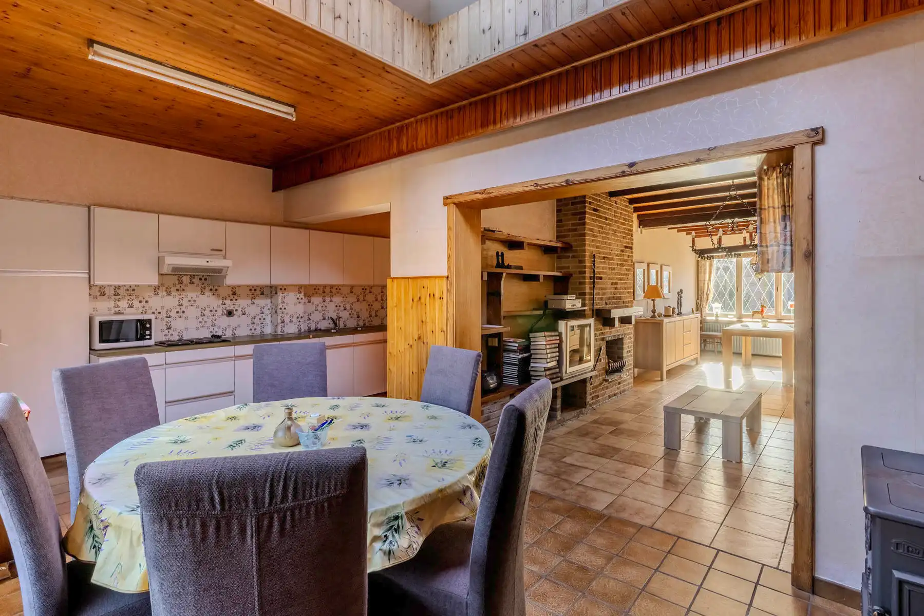 Te renoveren woning met 3 slpk, inpandige garage en tuin foto 7