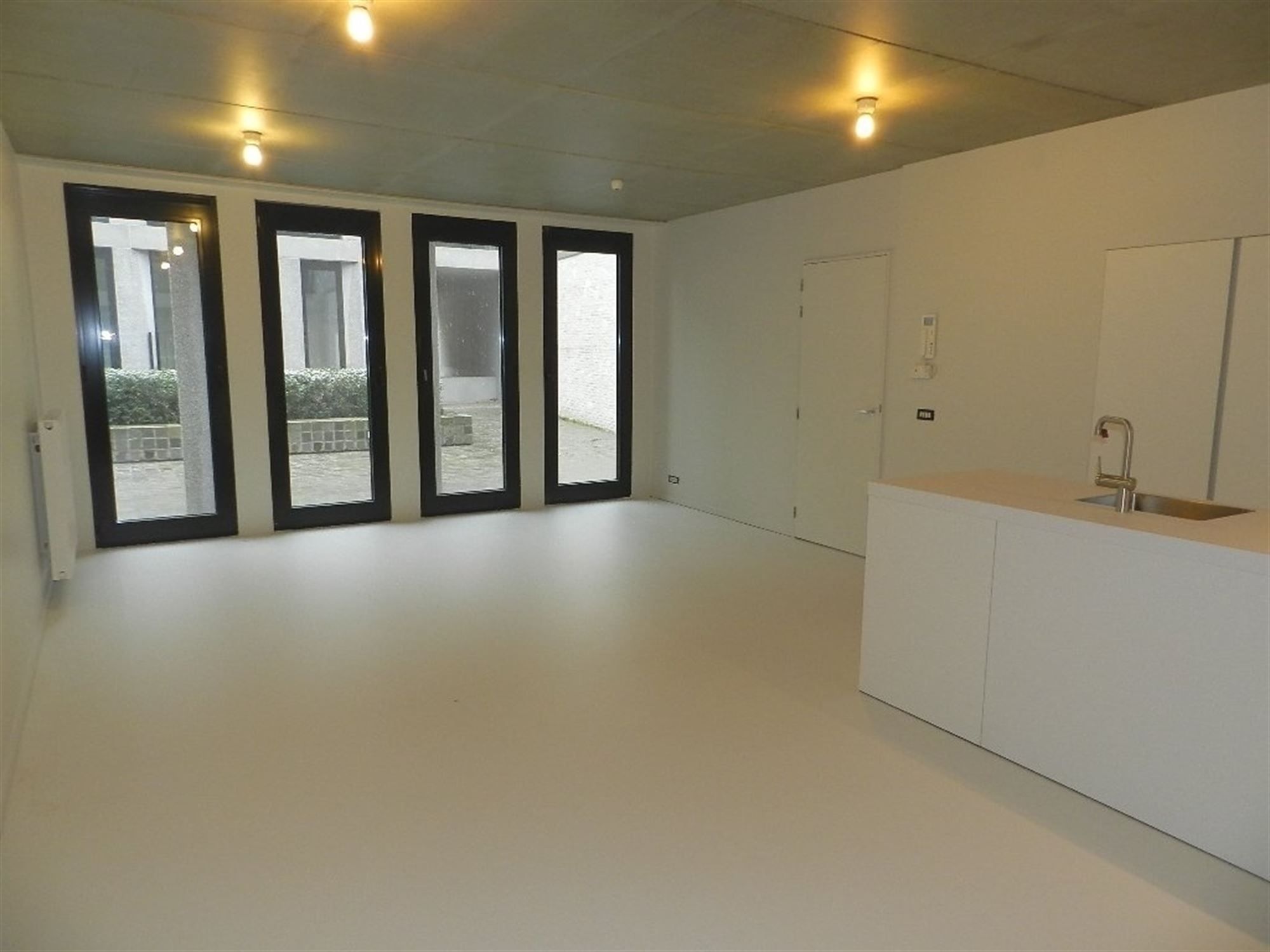 Exclusieve moderne woning met gemeenschappelijke binnentuin en ondergrondse autostaanplaats.  foto 2