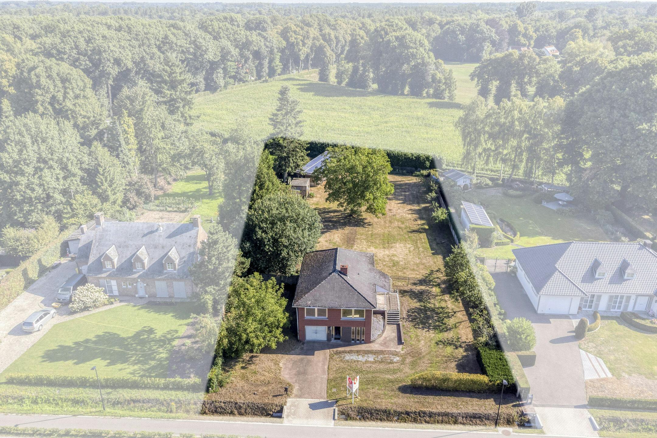 te renoveren huis op een perceel van 2445m² te koop in Geel foto 10