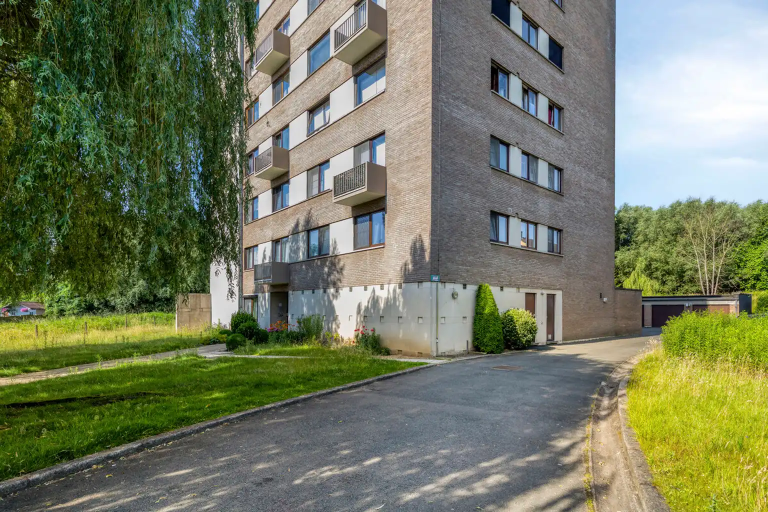 Gerenoveerd 3-slaapkamerappartement met staanplaats foto 12