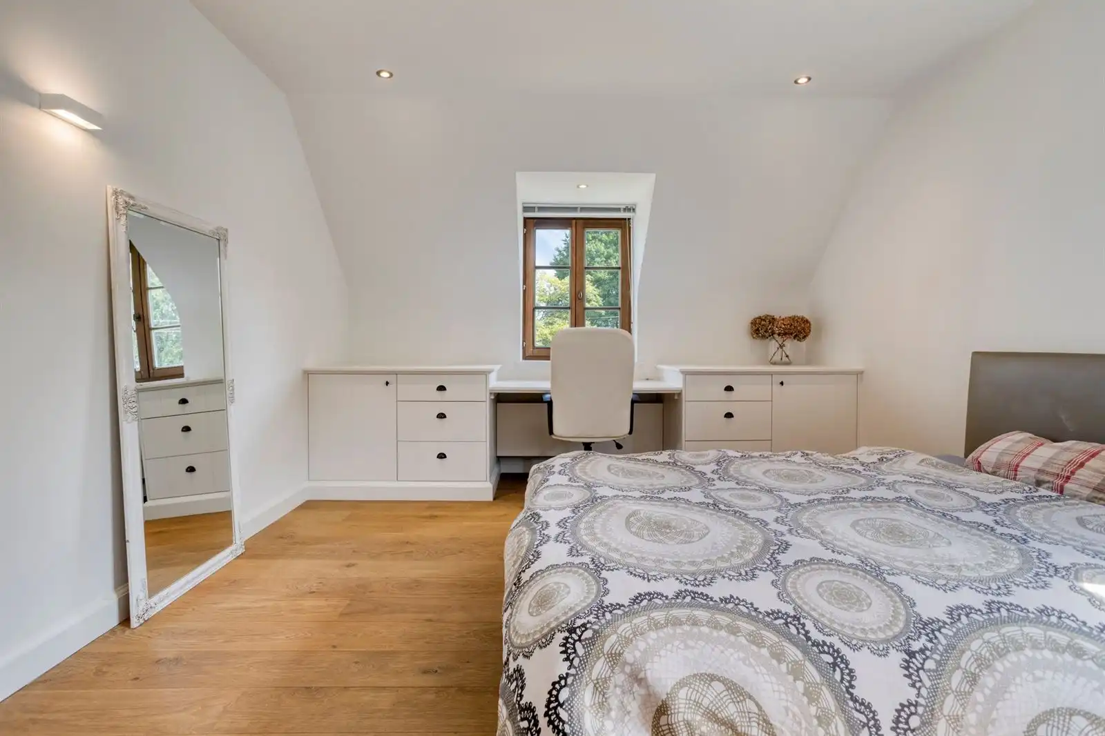 Ruimte, rust en eindeloze mogelijkheden

! Op zoek naar een woning die écht iets extra biedt?  foto 13