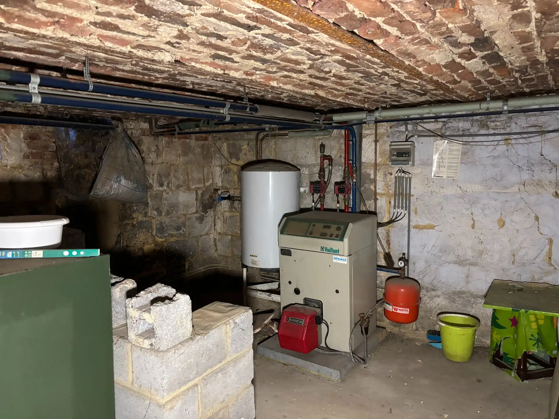 Landelijk gelegen renovatiewoning met prachtig uitzicht over de velden foto 14