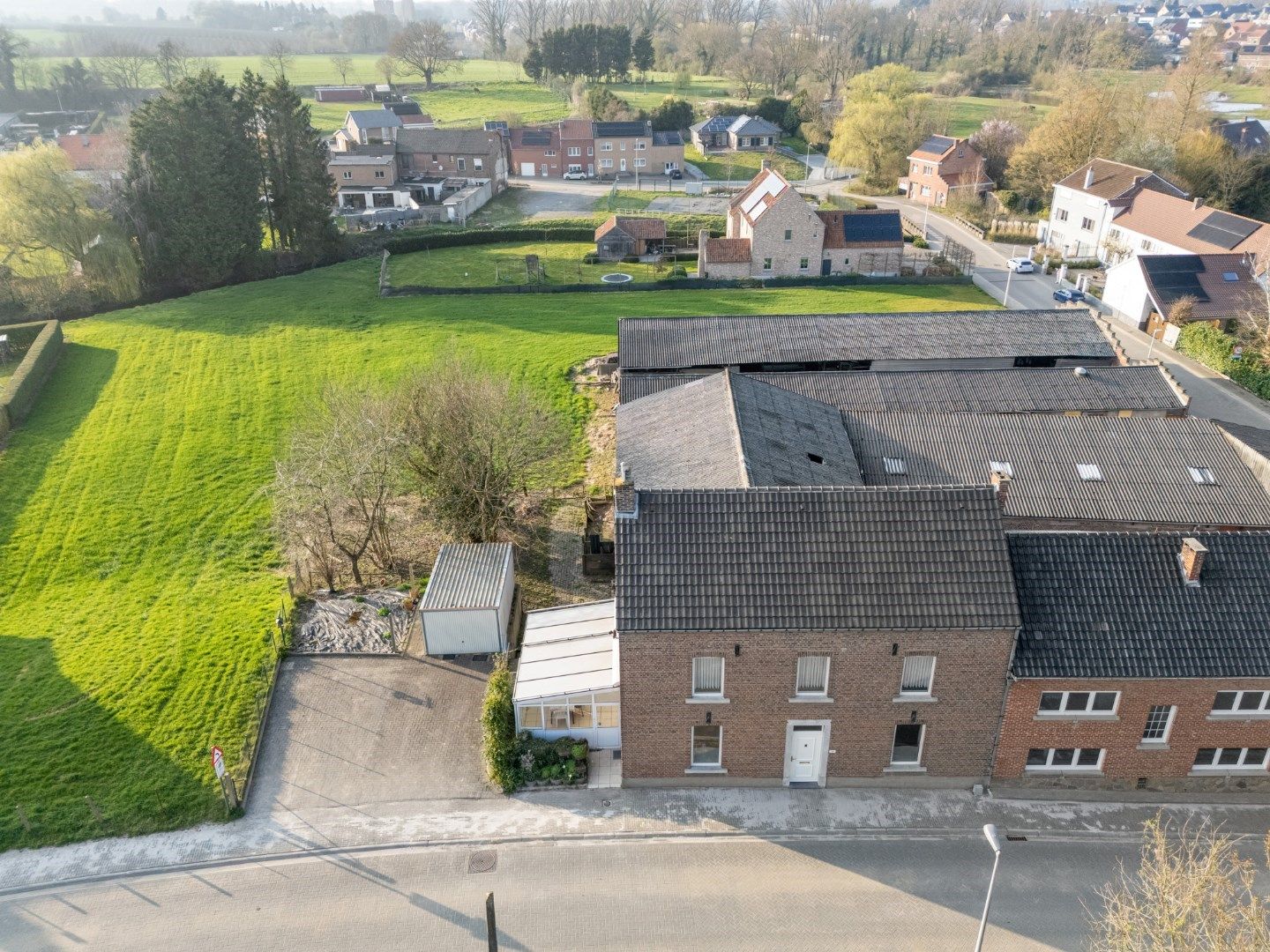 Degelijke te renoveren woning met stalling op 6a70ca in het landelijke Sluizen foto 4