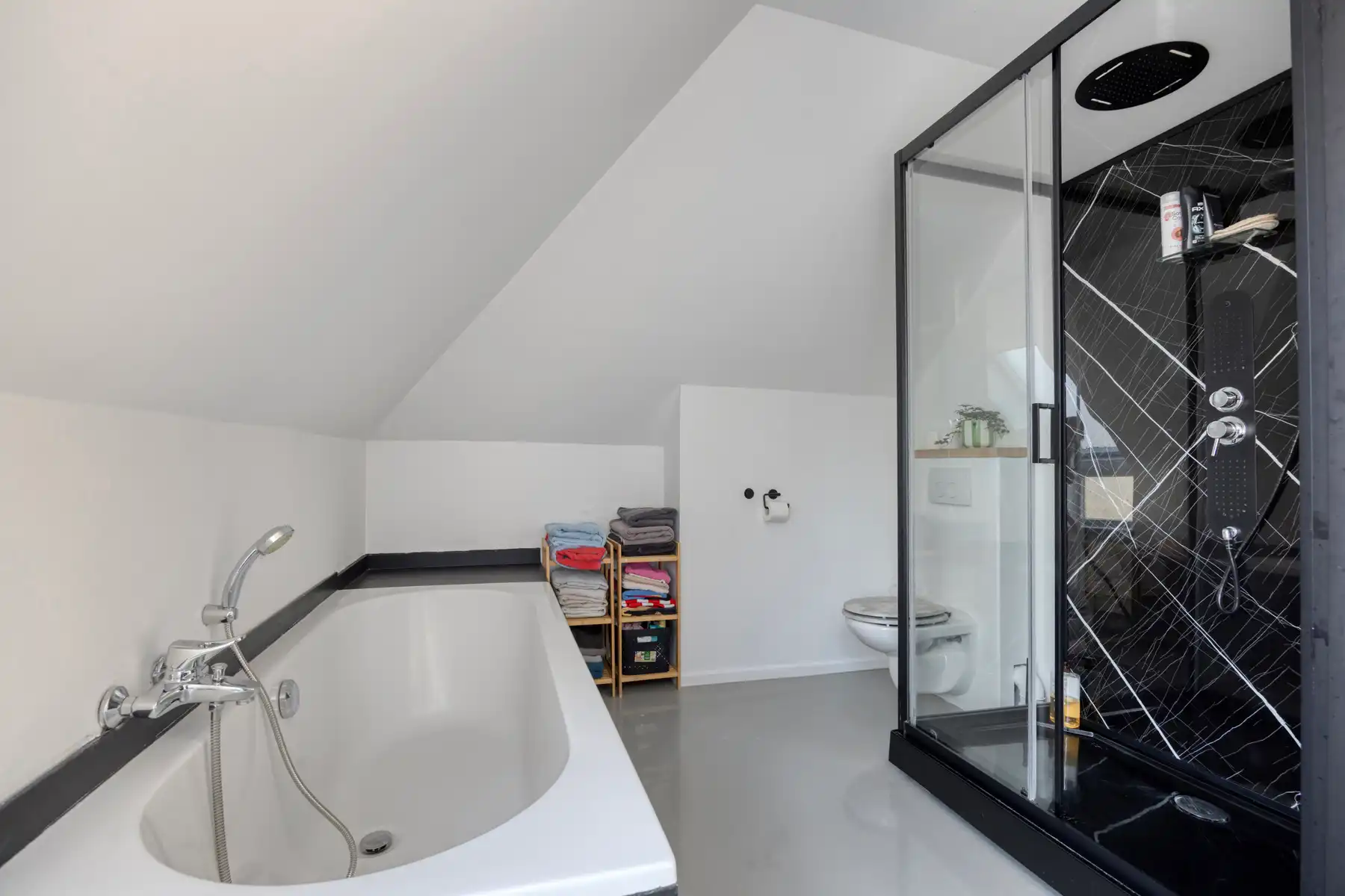 Rustig gelegen instapklare woning met 4 slkmrs foto 15