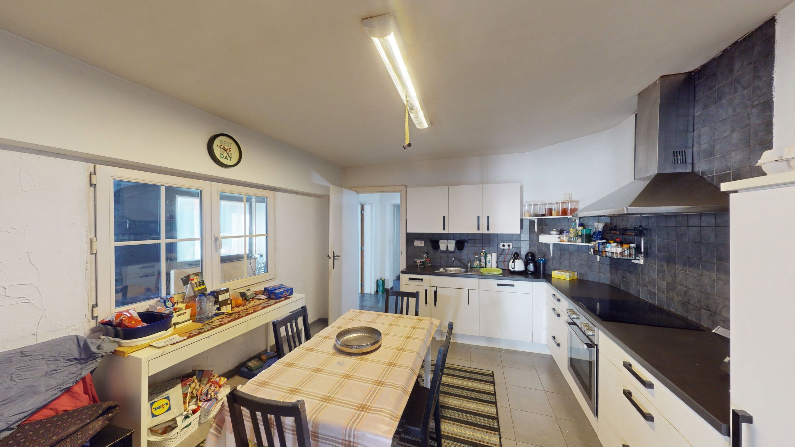 Half open gezinswoning, centraal gelegen, met 3 slaapkamers! foto 8