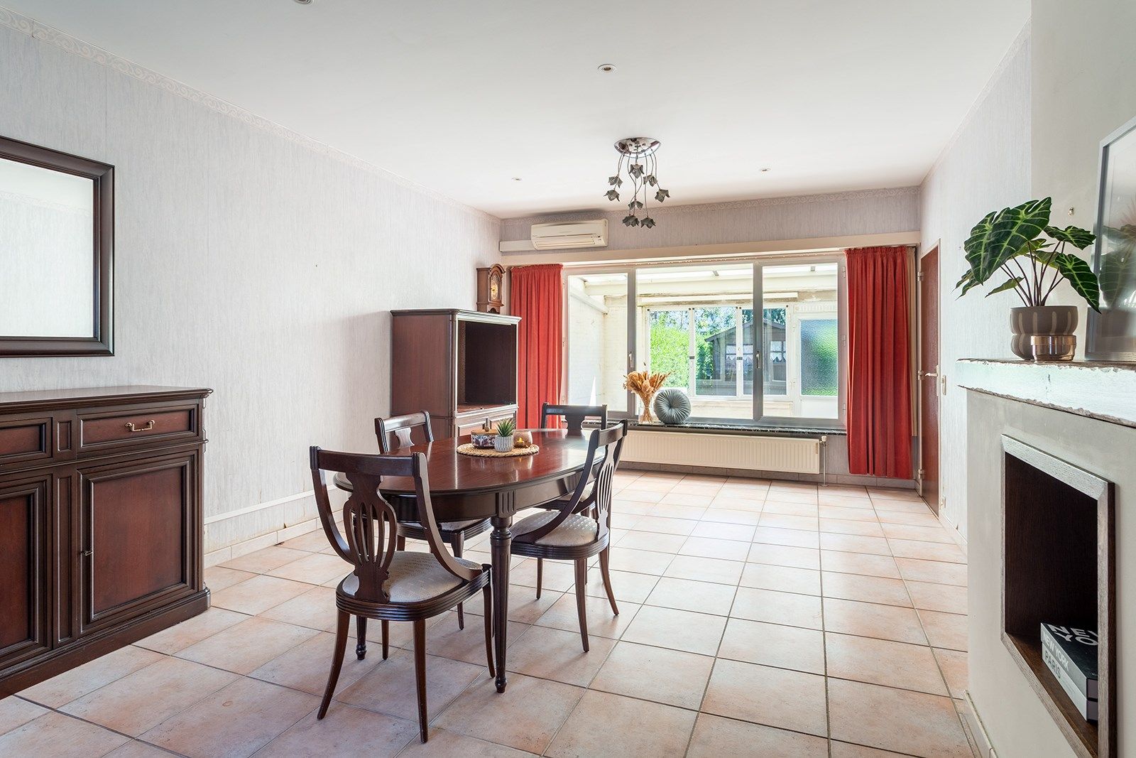 Ruime en rustig gelegen woning met tuin foto 2