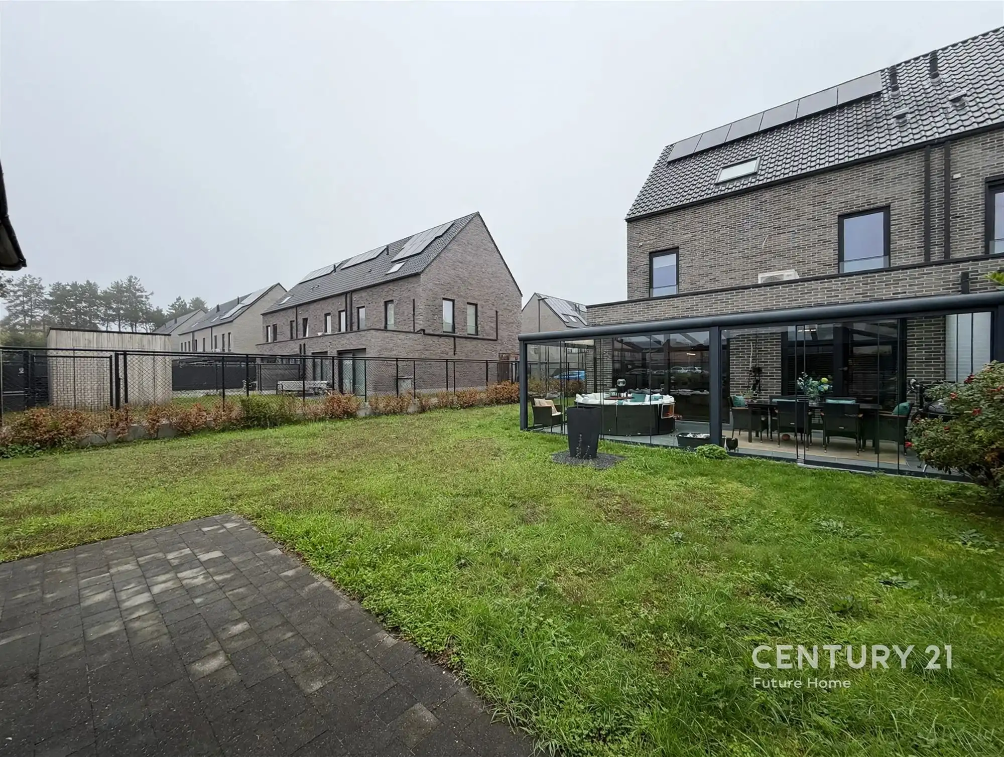 Ruime gezinswoning met 4 slaapkamers, 2 badkamers en tuin foto 28