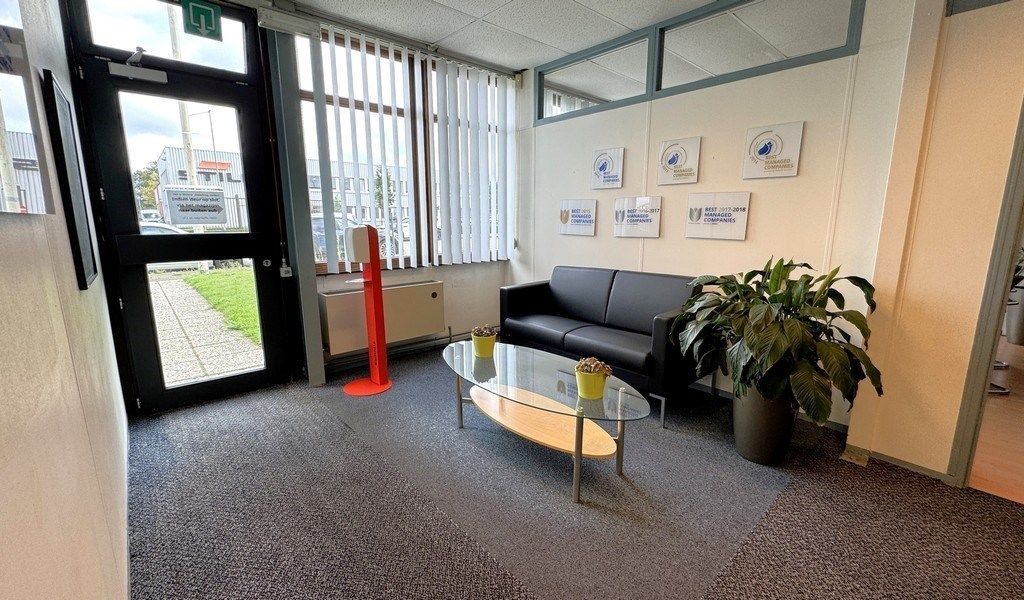 Magazijn met kantoor te huur nabij N120 in Wijnegem foto 12