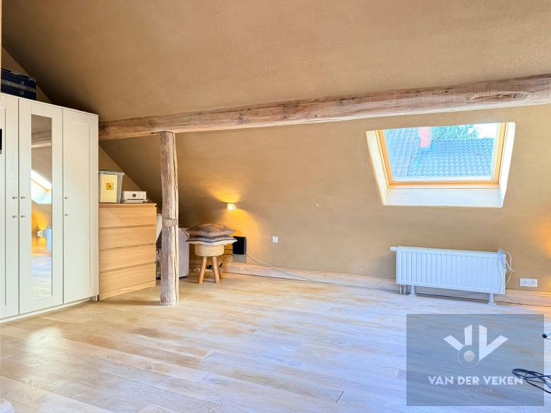 Prachtige woning met 4 slaapkamers. foto 23