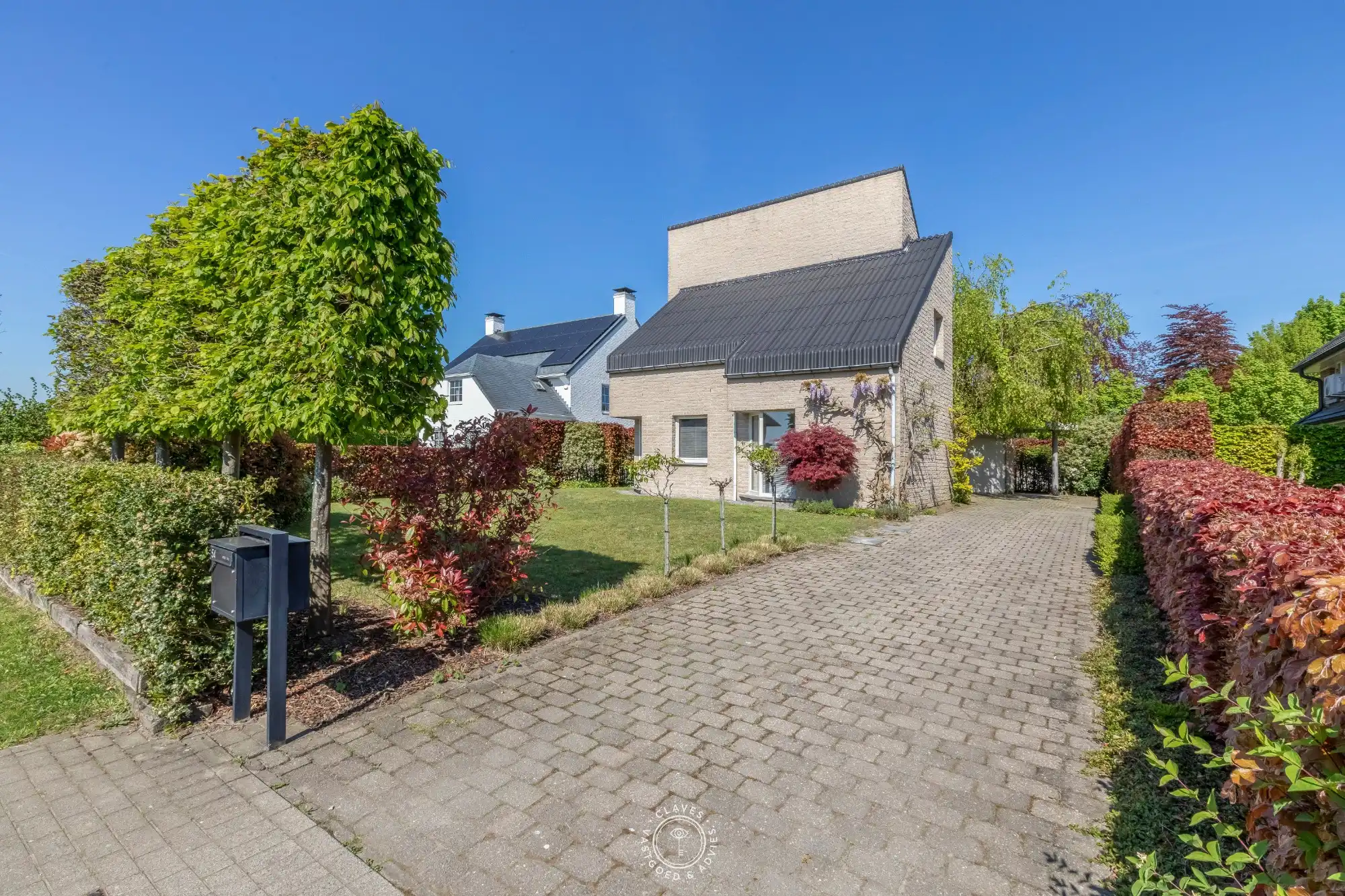 Landelijk wonen aan de rand van de stad foto {{pictureIndex}}