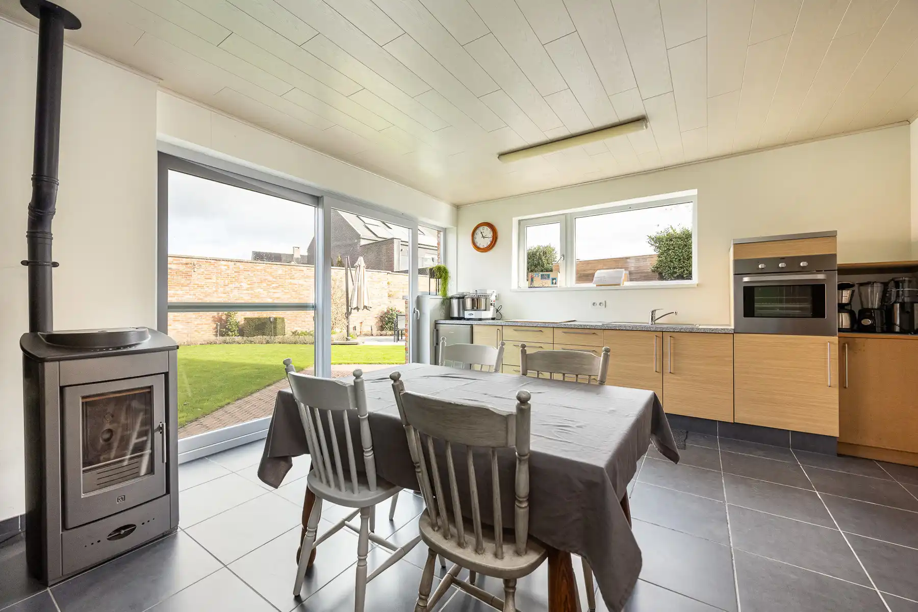 Ruime gezinswoning met 5 slaapkamers op een perceel van 638m². foto 27