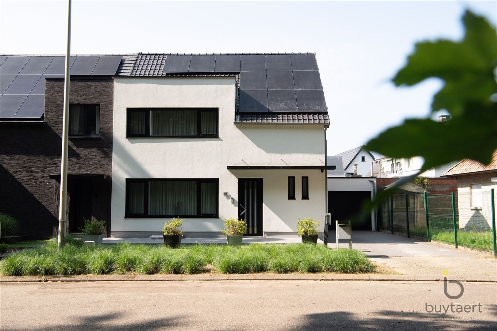 Volledig gerenoveerde woning met 4 slaapkamers. foto 33