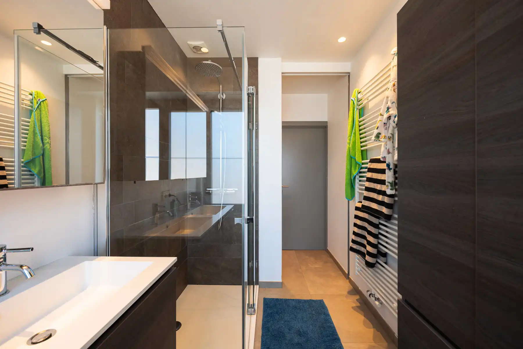 Ruime gezinswoning met 4 slaapkamers op perceel van 528 m² foto 19