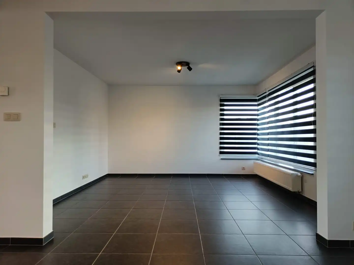 Instapklaar duplexappartement met 2 slpk, terras, garage & 2 parkeerplaatsen te huur in Bilzen foto 7