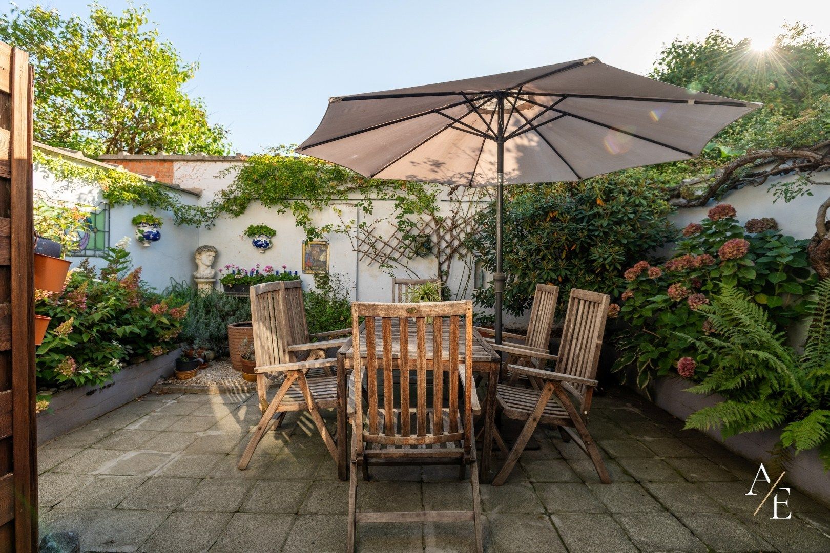 WETTEREN - Te renoveren herenhuis in het centrum! foto 5