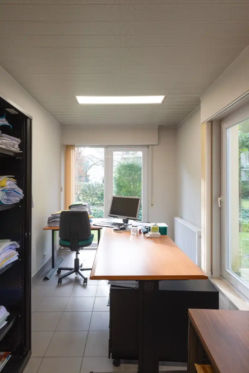 Ruim en lichtrijk kantoor met tal van mogelijkheden op vlot bereikbare locatie foto 9