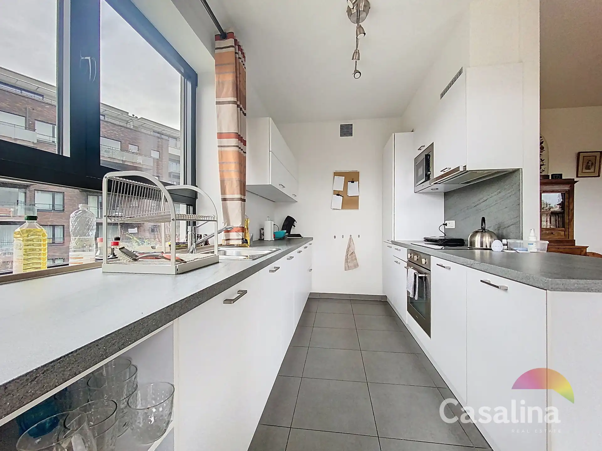 Prachtig 3-slaapkamerapp. met terras en parking (EPC: A-) foto 7