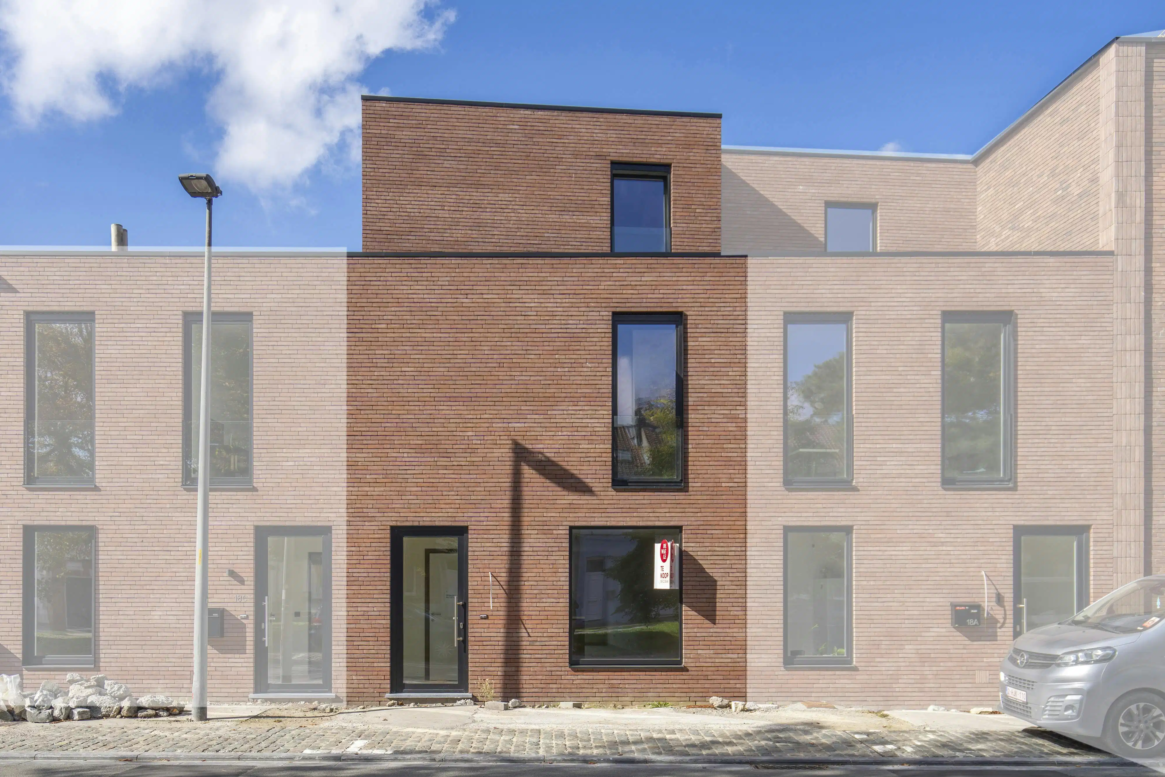 Nieuwbouwwoning met 4 slaapkamers te koop centrum Kortrijk foto {{pictureIndex}}