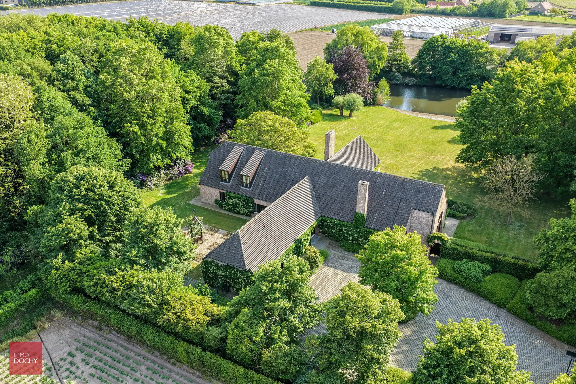 Ruim landhuis in prachtig domein van ca. 2ha foto 4