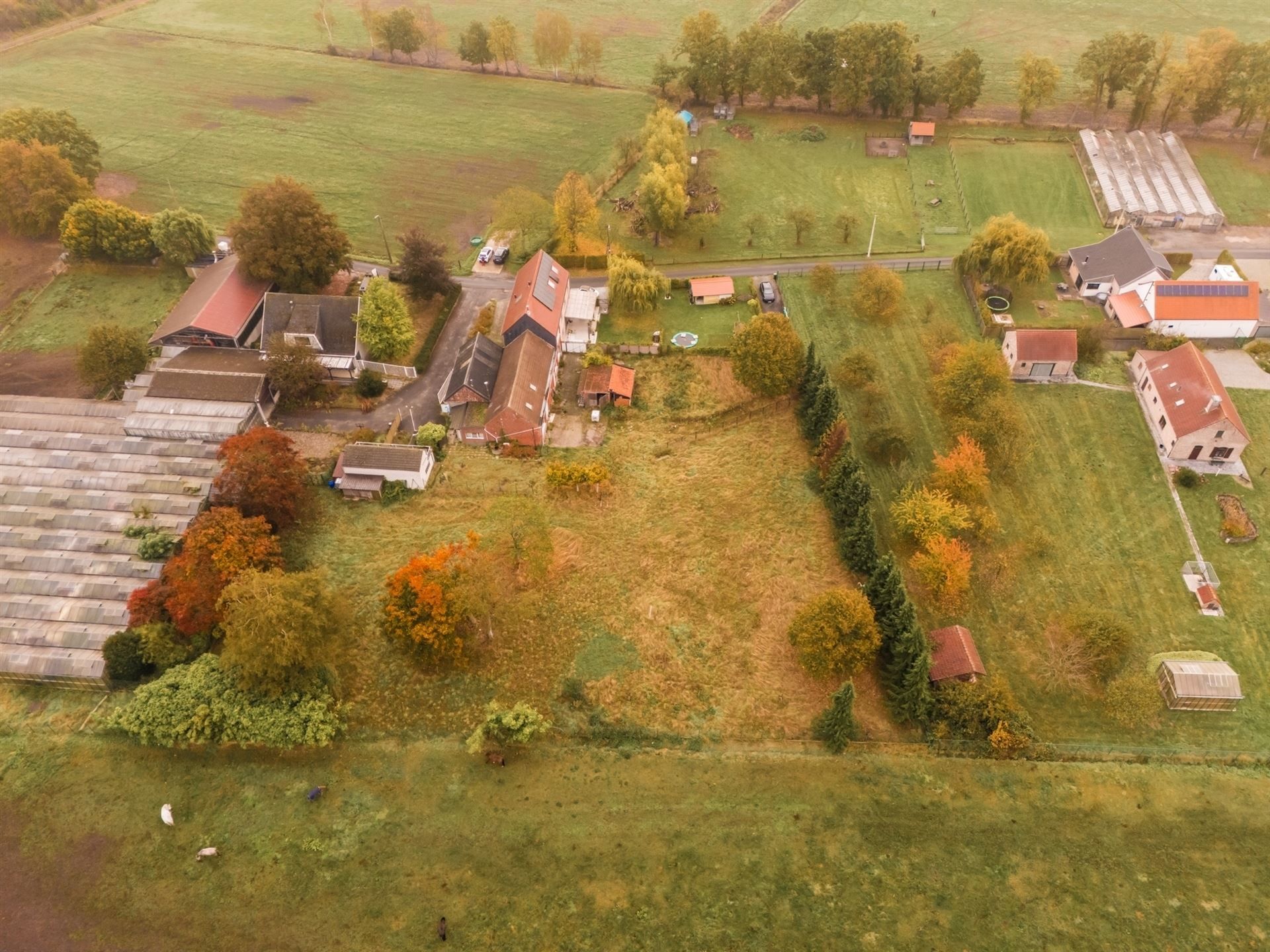 Woning voor heropbouw of af te breken op perceel van 3.391m² foto 2