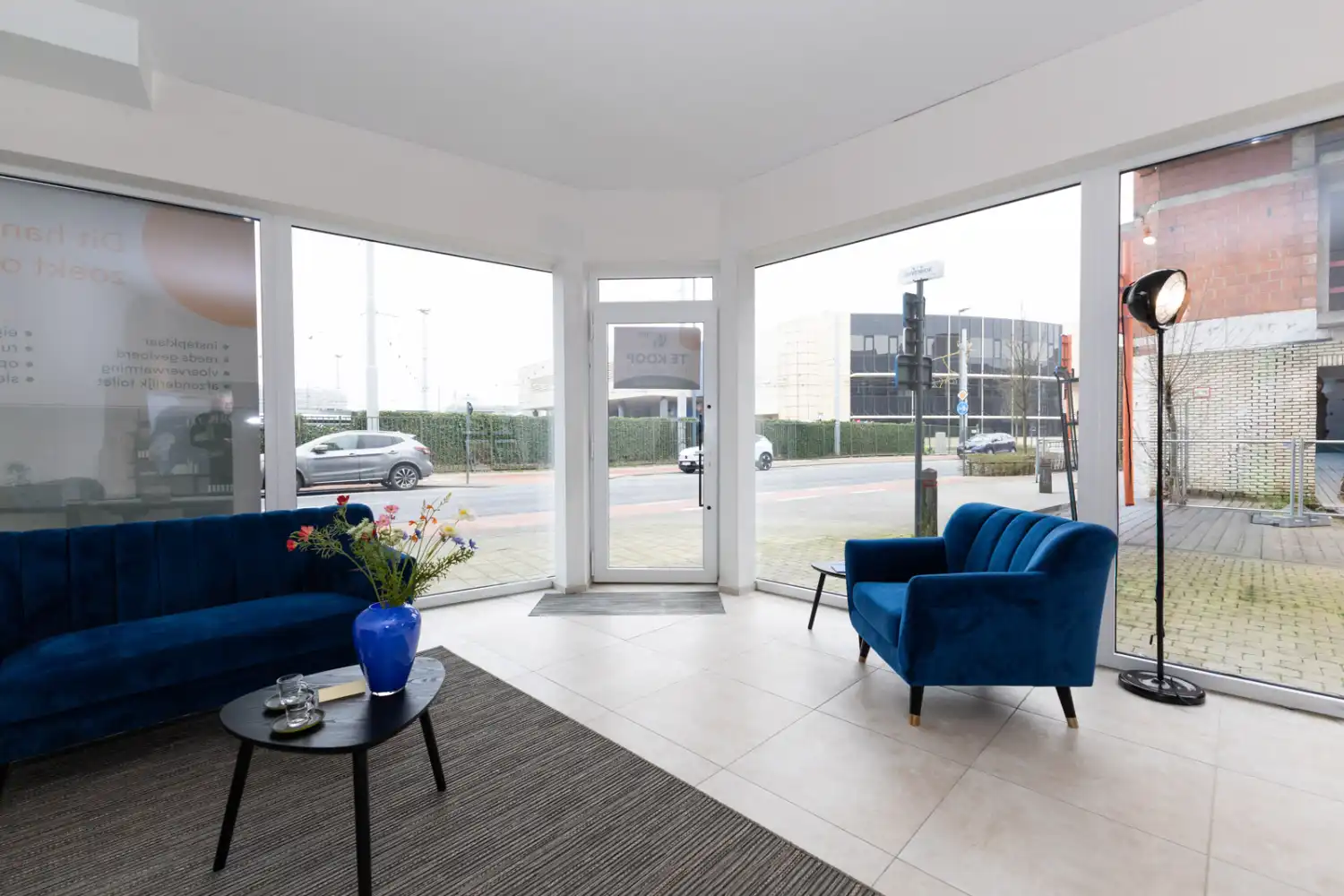 Instapklaar handelspand met vitrine op hoeklocatie – ideaal voor praktijk, kantoor, winkelruimte of investering (55 m²) foto 9