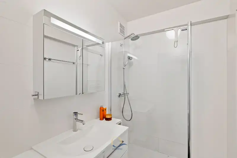 Smaakvol ingericht 2-slaapkamerappartement met adembenemend frontaal zeezicht foto 13