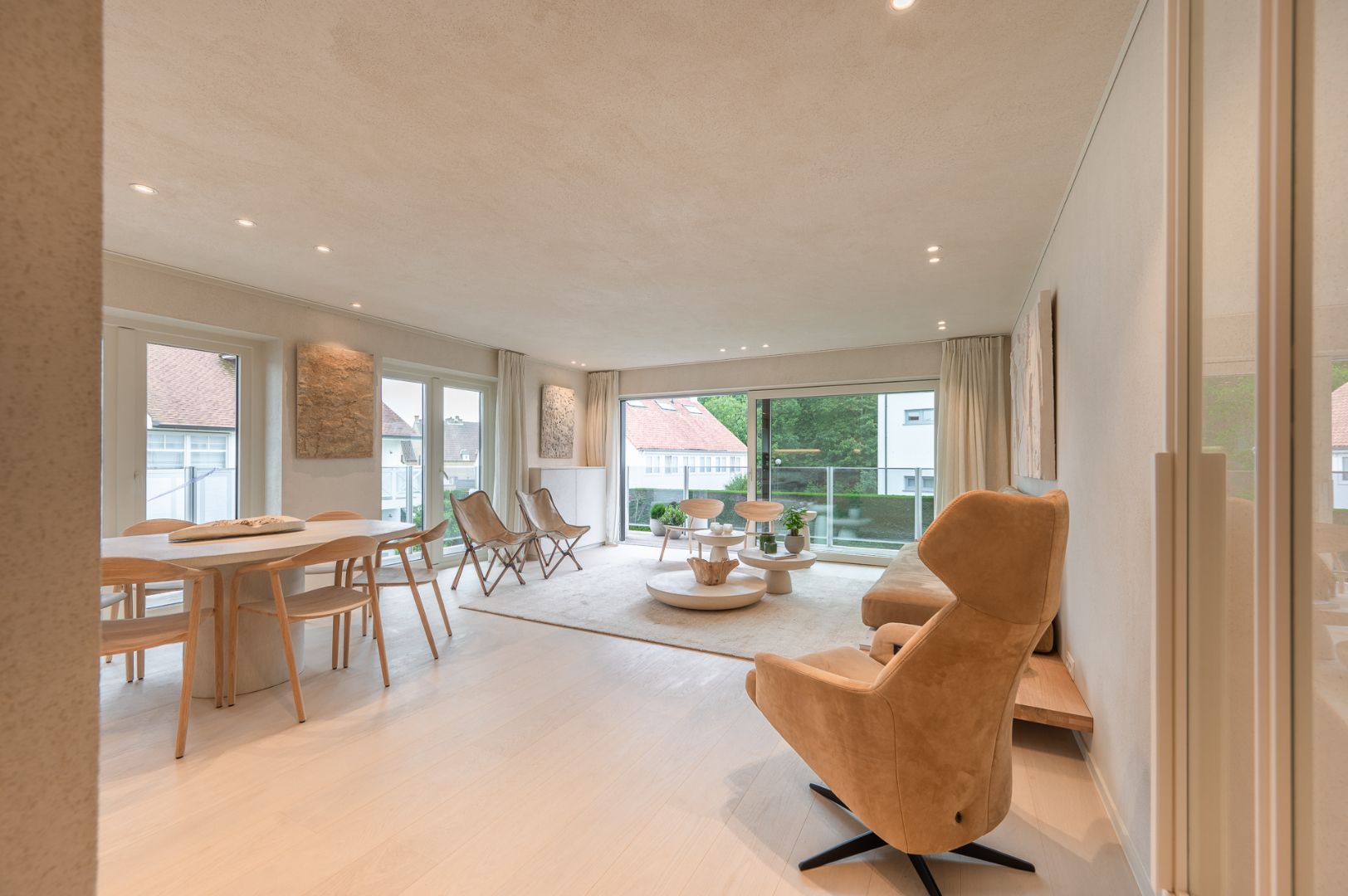 Instapklaar hoekappartement met terrassen op een boogscheut van het strand foto 5