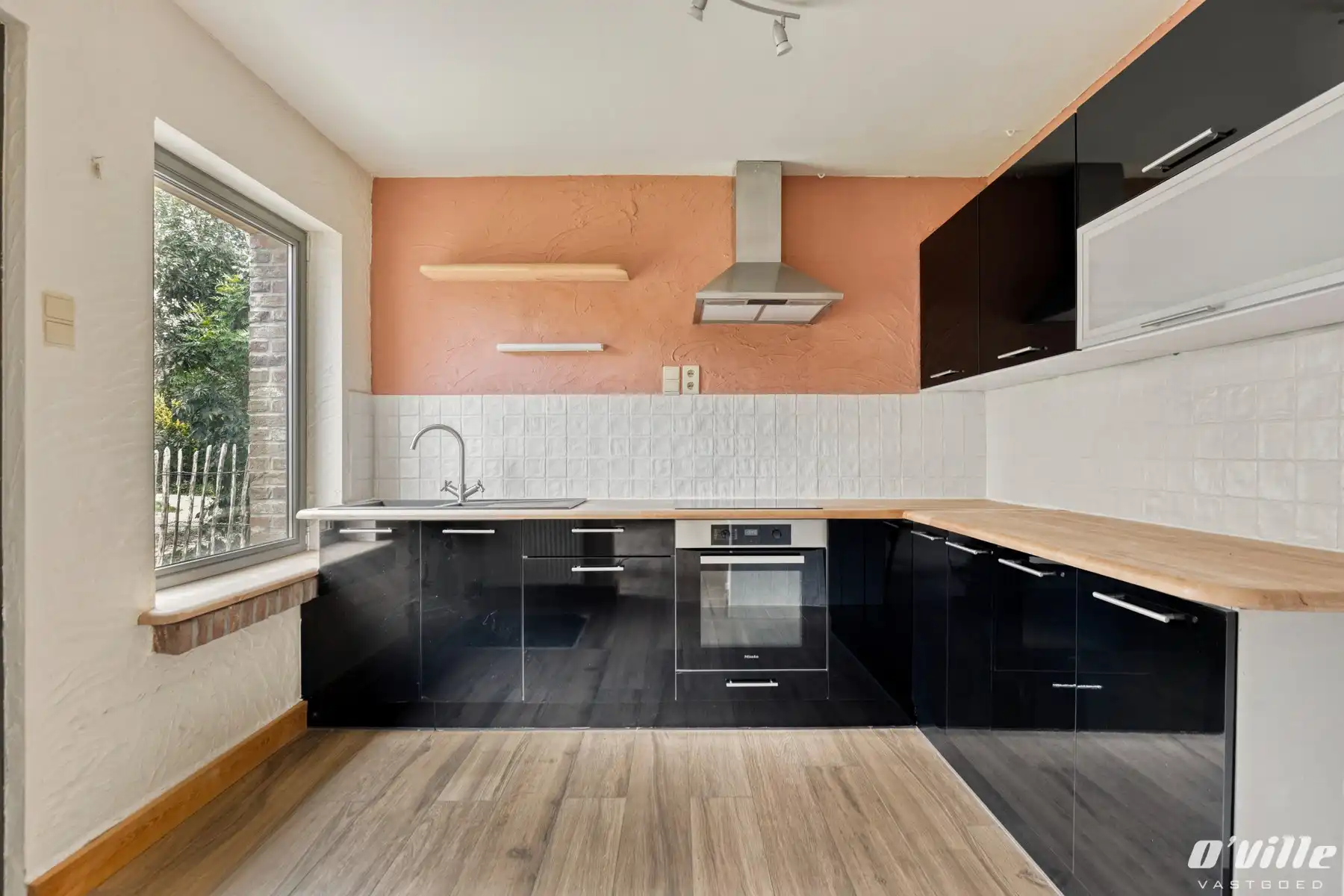 Rustig gelegen, instapklaar wonen in het groen. foto 7