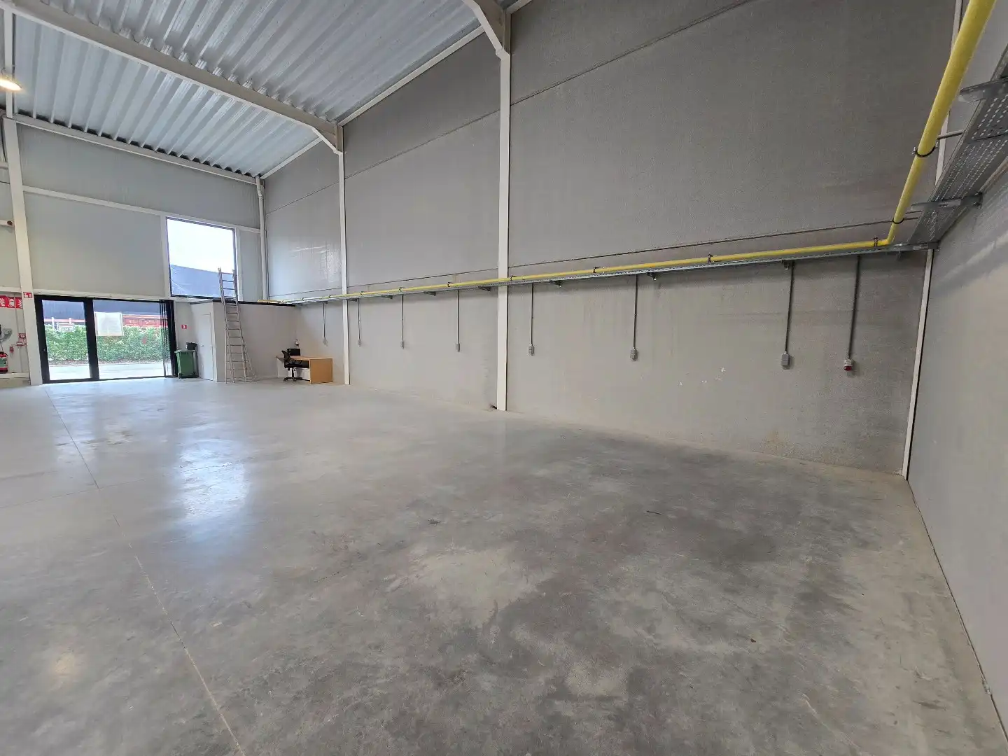 Recent magazijn, 216m², op industrieterrein 'Stadsheide', vlakbij Corda Campus foto 9