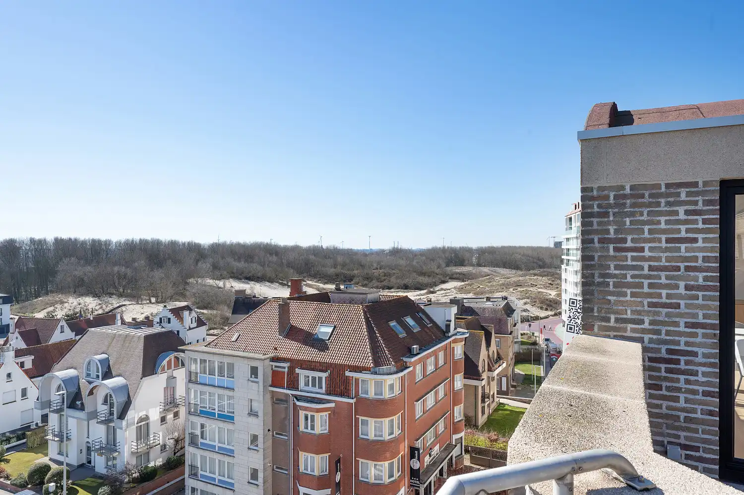 Uitzonderlijk duplex appartement met 4 slaapkamers en groot terras net achter de Zeedijk in Duinbergen foto 16