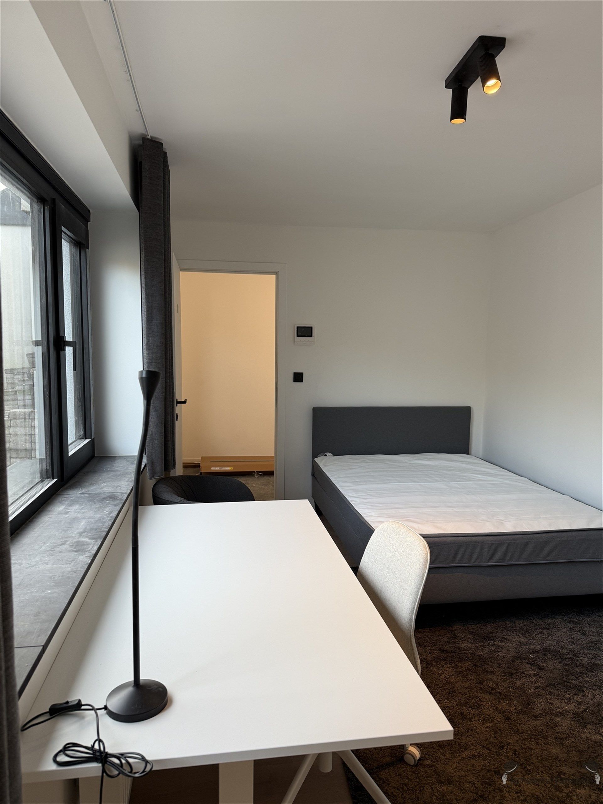 Luxe studentenkamer met eigen sanitair en toegang tot het gemeenschappelijk terras foto 4