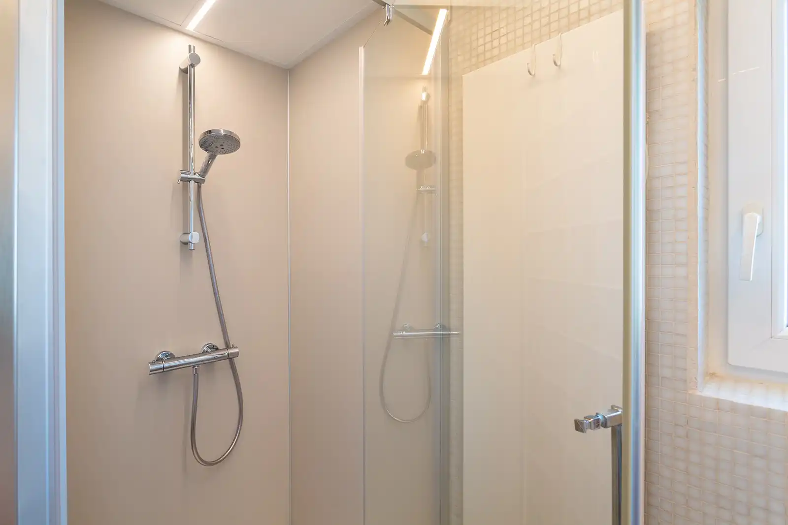 Instapklaar appartement met twee slaapkamers in Wilrijk foto 13