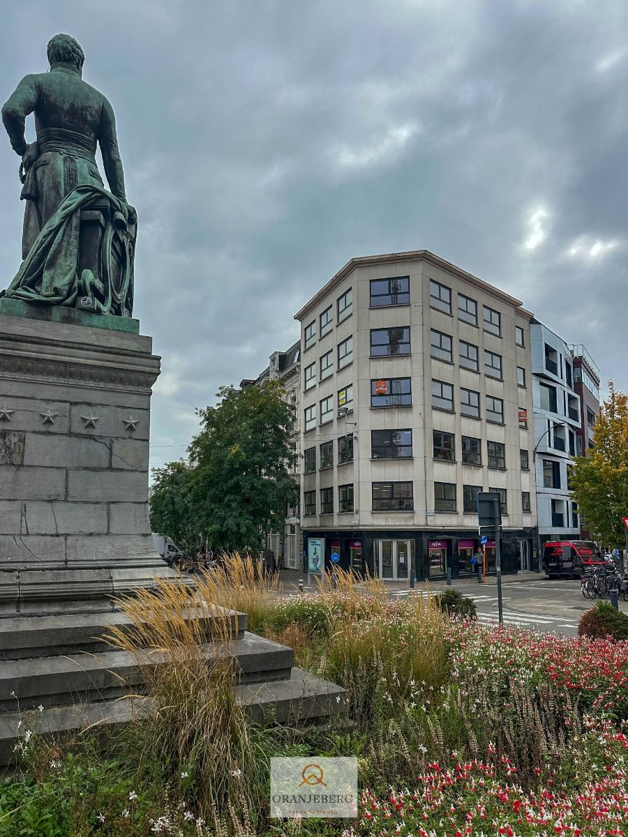 Instapklaar hoekkantoor met 5 ruimtes aan François Laurentplein foto 23