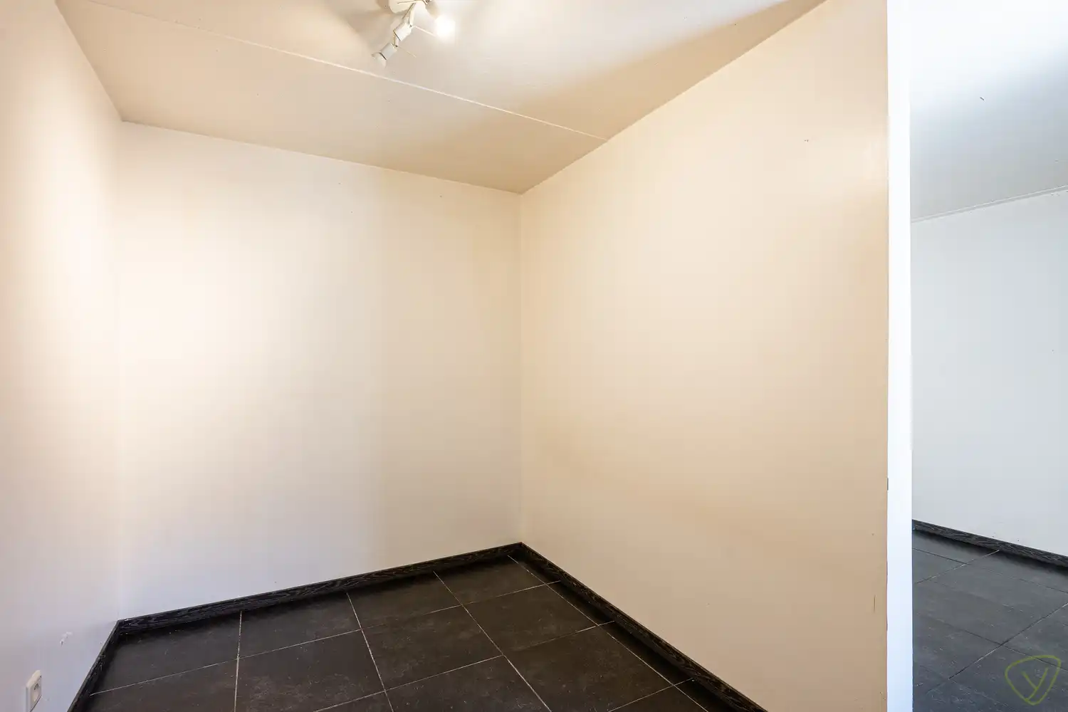 Gezellige instapklare woning met zonnig koertje in Eeklo! foto 12