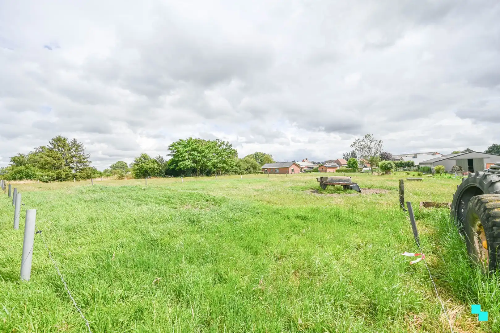 Royaal perceel gelegen in landelijk Oostrozebeke foto 9