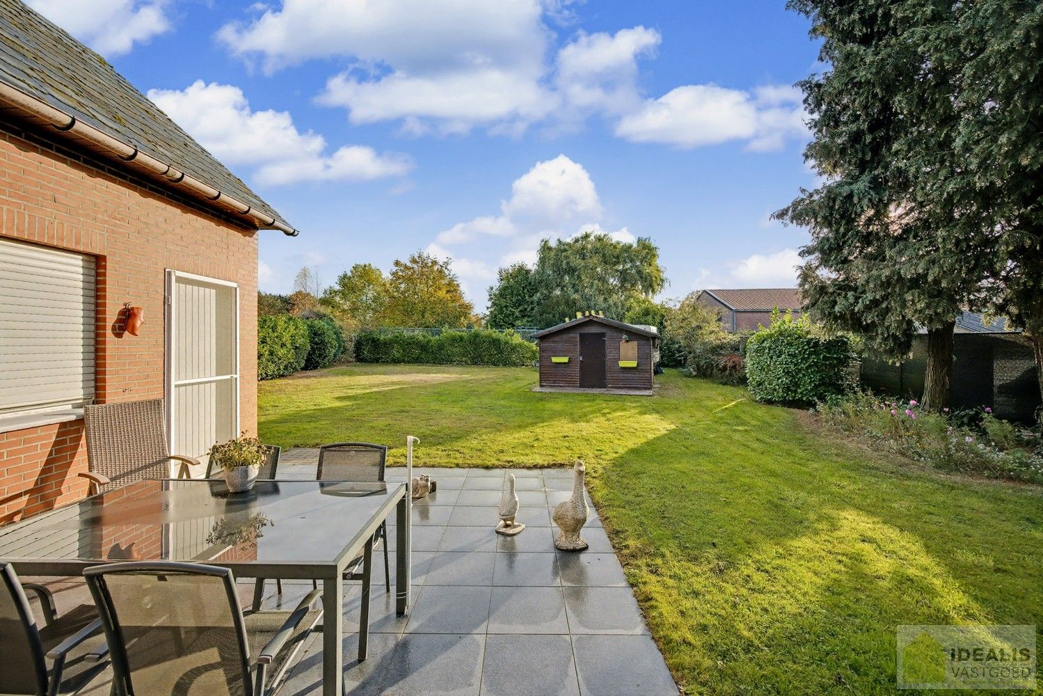 IDEALIS VASTGOED - Nabij het groen gelegen woning met een bewoonbare oppervlakte van + -125m² op een perceel van 7a59ca! Het betreft een zeer centraal gelegen woning t.o.v. grote steden als Leuven, Brussel, Antwerpen en Hasselt die vlot bereikbaar zijn door de nabijheid van de E313 en E314. Uitermate geschikt voor kandidaten op zoek naar een te renoveren woning in de groene omgeving van Linkhout!! foto 23