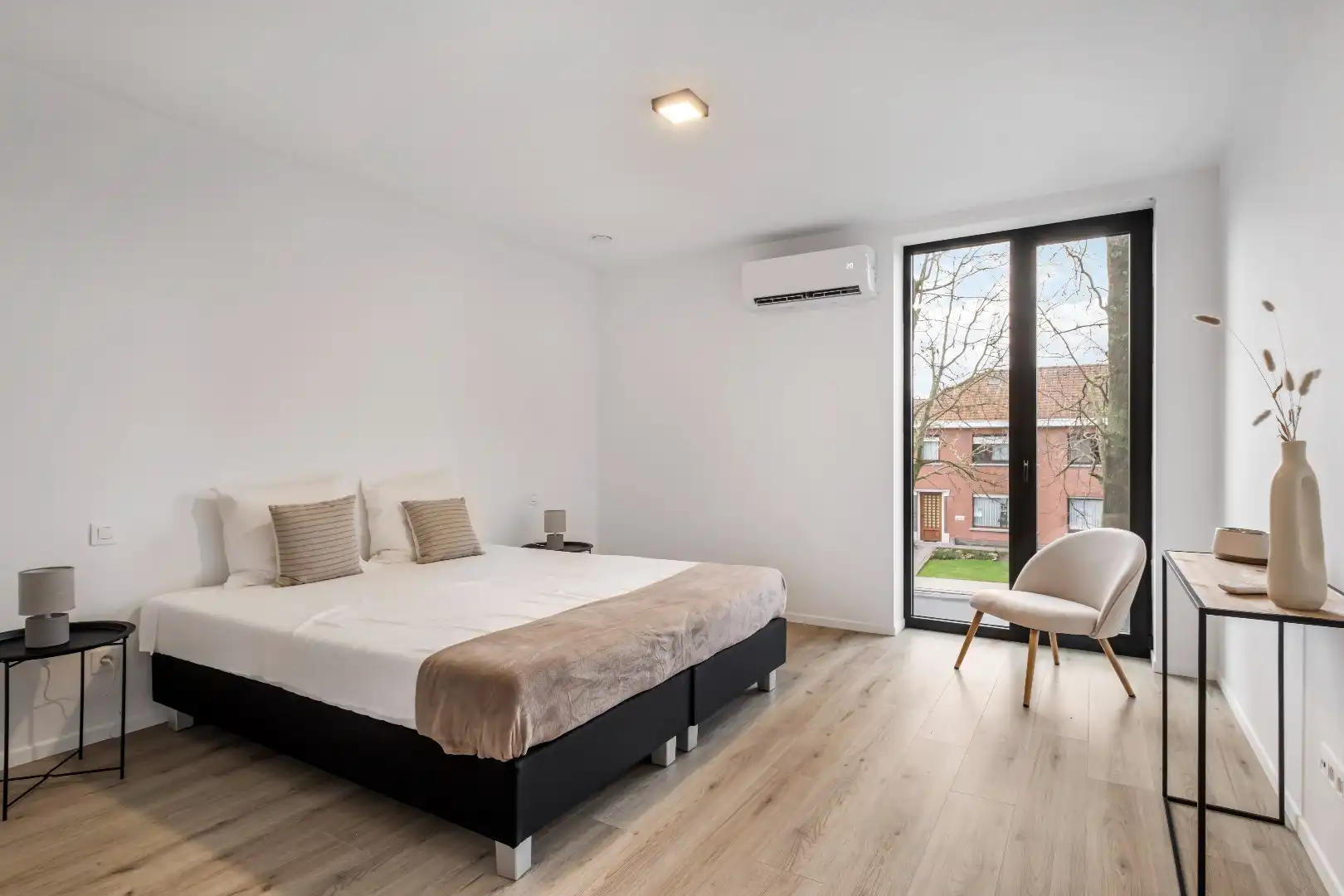 Halfopen woning in Scandinavische stijl met garage en tuin in Otegem foto 12
