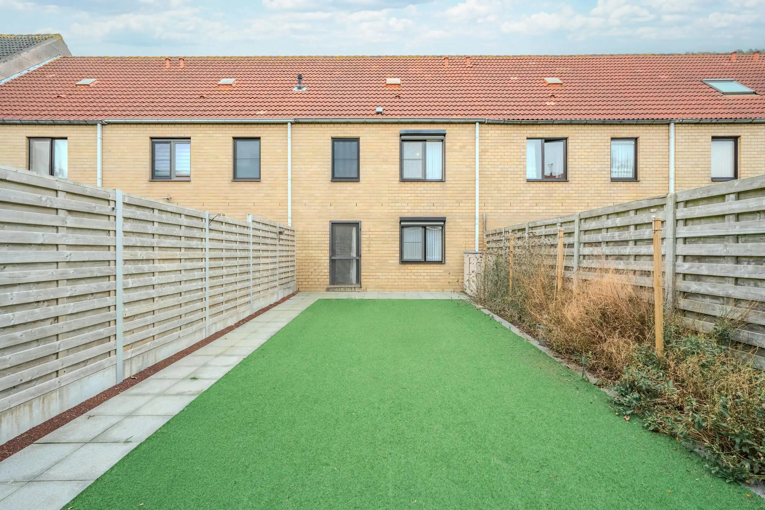 Instapklare rijwoning met zonnige tuin te Oostende foto 14