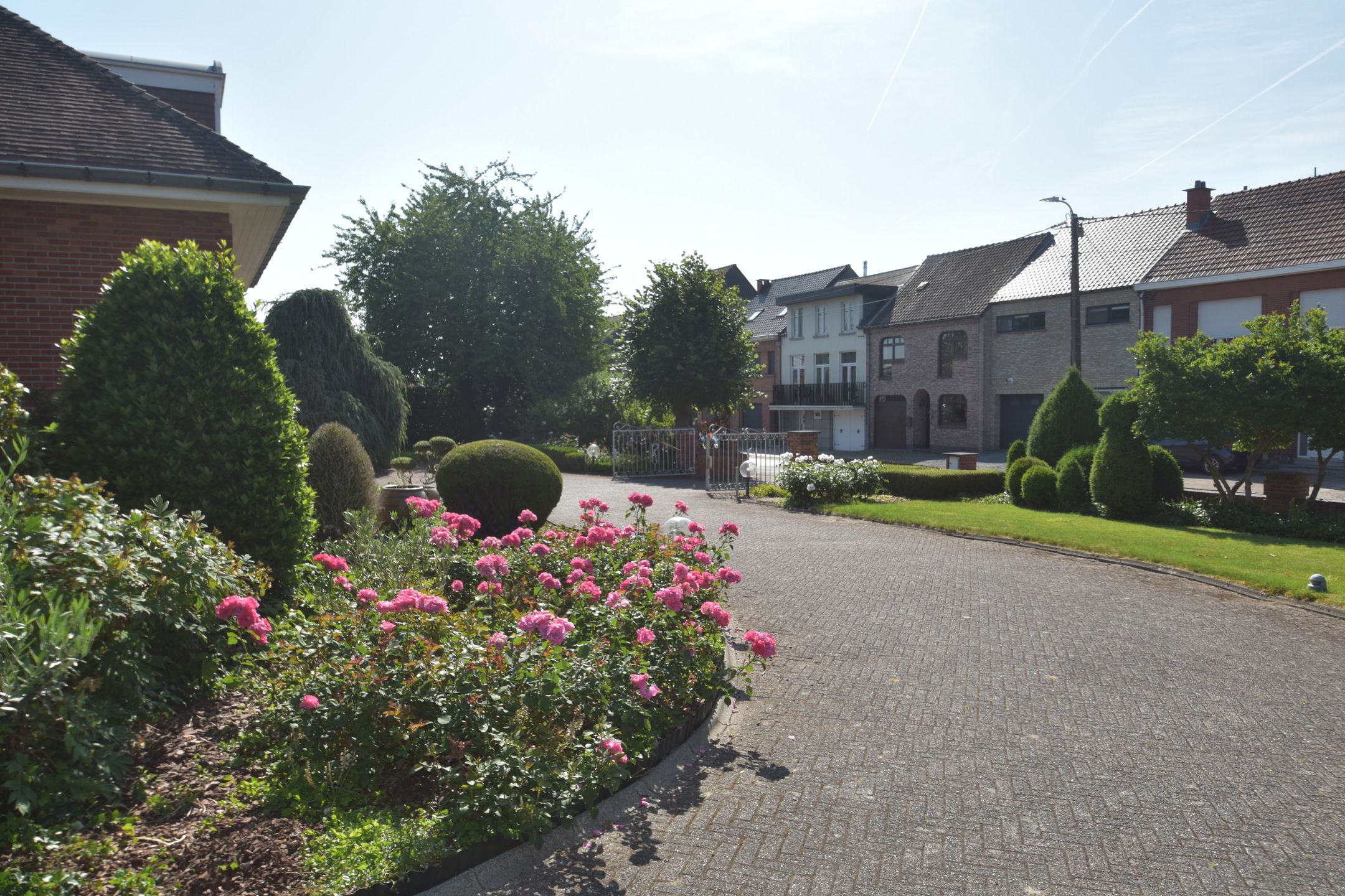 Tijdloze ruime villa met 5 slpk., dub. gar., tuin, tennisveld, polyvalente ruimte en vijver. foto 39