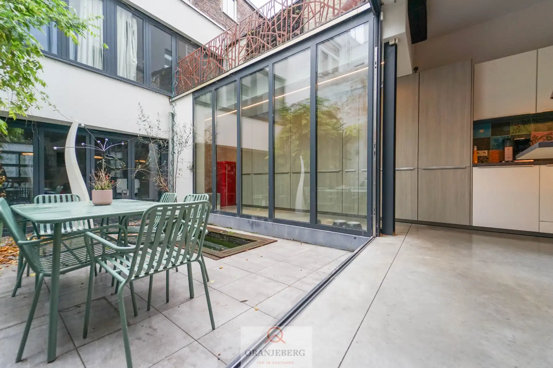 Stadsparel (264 m²) met binnentuin! foto {{pictureIndex}}