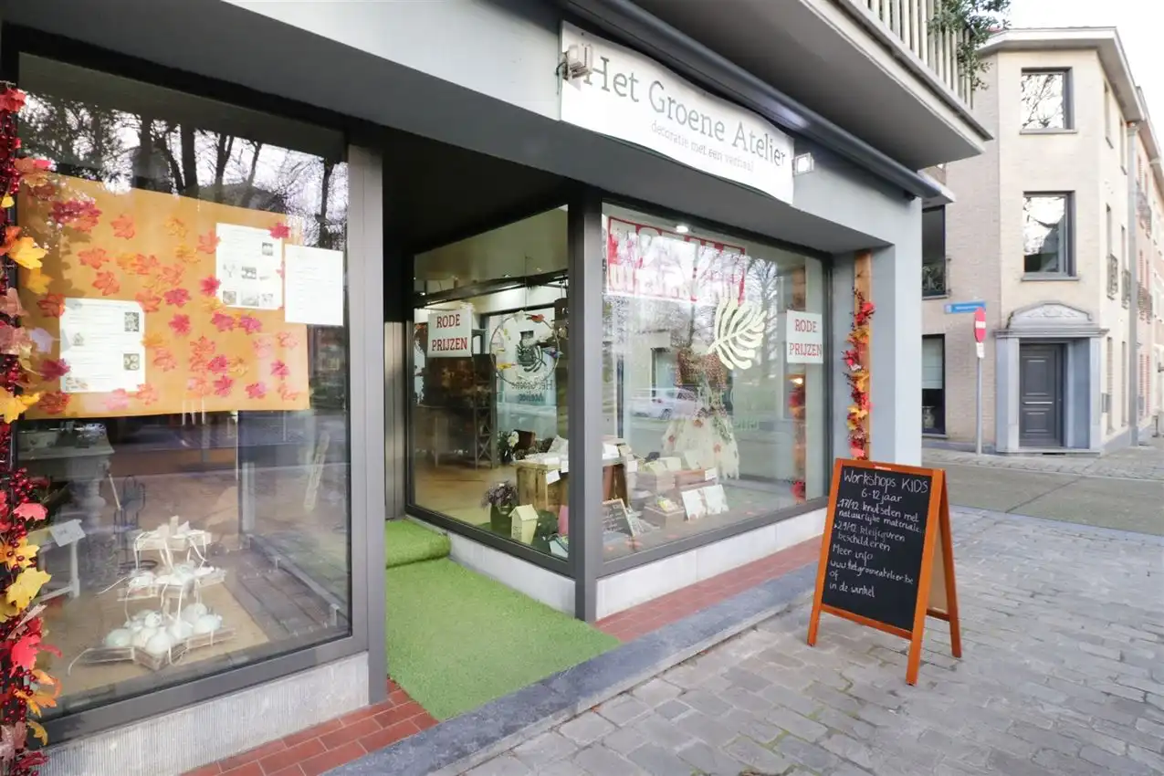 handelszaak met hoge zichtbaarheid en mooie etalage  foto 3